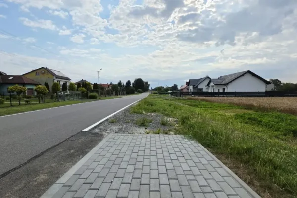 Podpisano umowę na II etap budowy chodnika w gminie Wierzchosławice