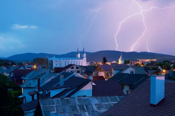 Ostrzeżenie meteorologiczne: burze z gradem i silnym wiatrem w powiecie tarnowskim