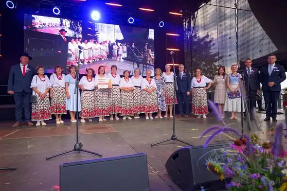 Wieńce dożynkowe w Wierzchosławicach: tradycja i wspólnota na Dożynkach u Witosa