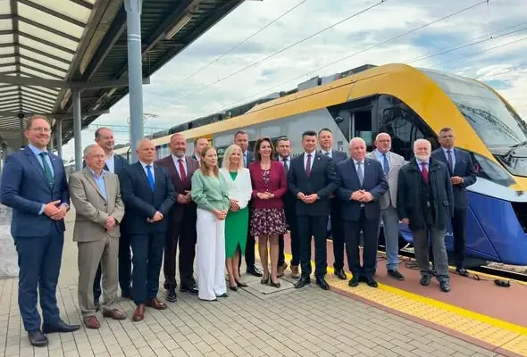 Wójt Gminy Tarnów uczestniczył w przekazaniu nowych pociągów dla Kolei Małopolskich