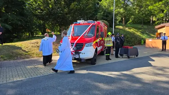 Poświęcenie nowego wozu bojowego podczas Dożynek Gminy Gromnik