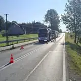 Plama oleju na drodze wojewódzkiej nr 980 w Gromniku – interwencja OSP