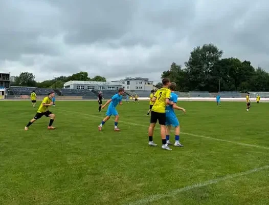 Wanda Kraków pokonuje Dunajec Zakliczyn 4:3 w emocjonującym meczu juniorów