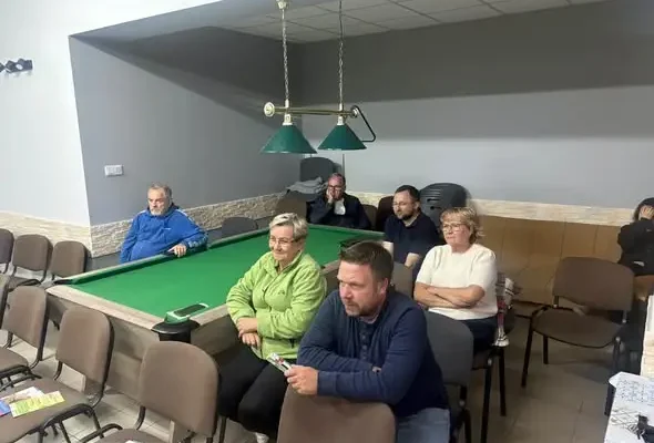 Zebranie wiejskie w Ostrowie: bezpieczeństwo, inwestycje i plany gminy
