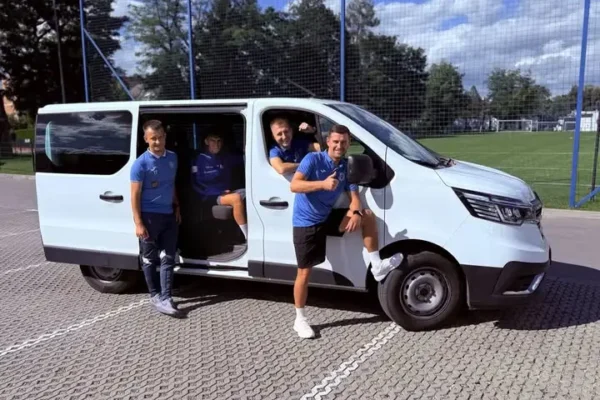 Tuchovia dziękuje KieroCar za wsparcie – bus dla drużyny
