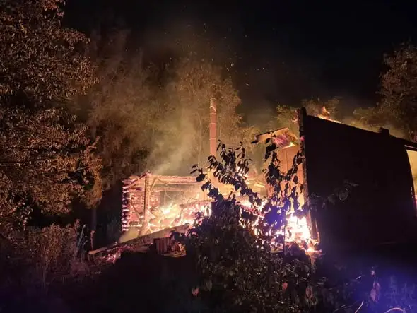 Pożar budynku mieszkalnego w Sukmanem. Nocna akcja strażaków z OSP Wojnicz