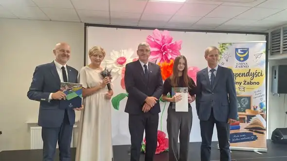 38 uczniów z gminy Żabno odebrało stypendia Burmistrza za rok szkolny 2025/2026