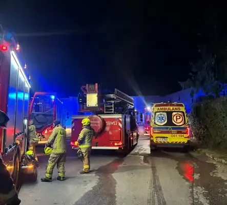 Pożar mieszkania przy ul. Legnickiej w Ząbkowicach Śląskich. Akcja strażaków trwała ponad dwie godziny