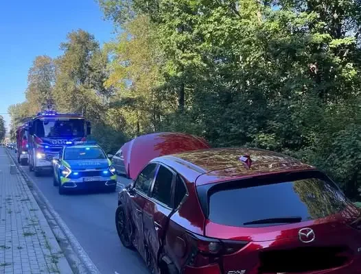 Kolizja dwóch aut w Bieśniku. Na miejscu działały służby ratunkowe