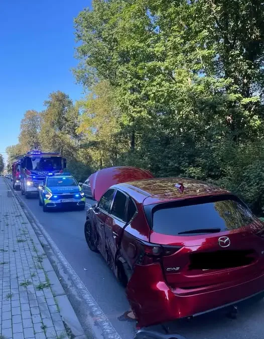 Kolizja dwóch aut w Bieśniku. Na miejscu działały służby ratunkowe
