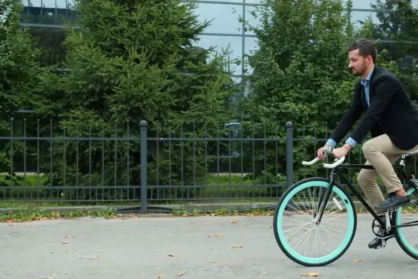 Dzień Bez Samochodu 2026 – dlaczego warto dziś zostawić auto w garażu?