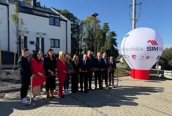 Nowe mieszkania SIM w Okocimiu przekazane mieszkańcom. W Ryglicach budowa trwa