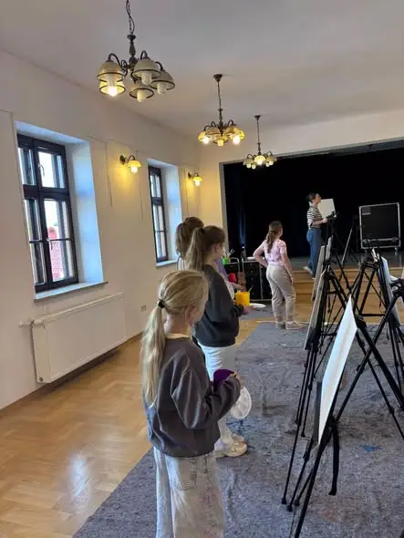 Artystyczna podróż do starożytnego Egiptu – pierwsze zajęcia malarskie w Ciężkowicach