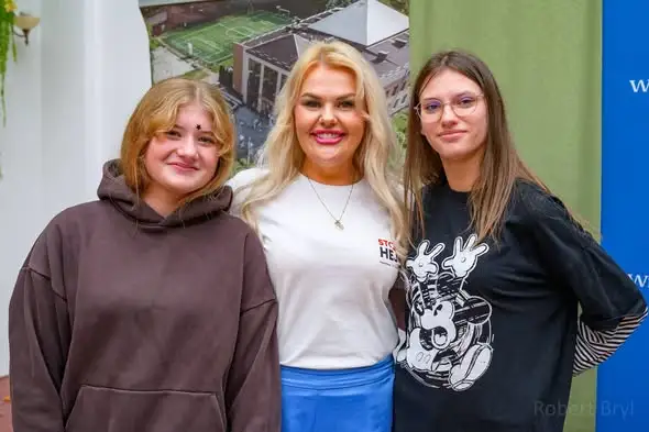 „Bądź marzycielem, nie hejterem” – Kinga Zawodnik spotkała się z uczniami gminy Wierzchosławice