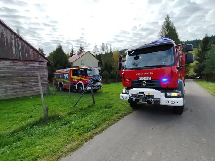 Pożar sadzy w kominie w Paleśnicy – interweniowały OSP Zakliczyn i JRG Tarnów