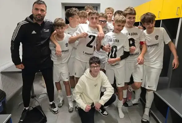 Młodzi piłkarze Orła Lisia Góra piszą historię klubu
